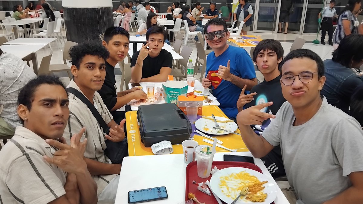 Marciano Cantero fue SENTENCIADO, así que para reanimarlo le invitamos su riquísima comida junto a su banda y sus amigos
¡Vamos GAELITO! ¡Sí se puedee!
#YoSoy