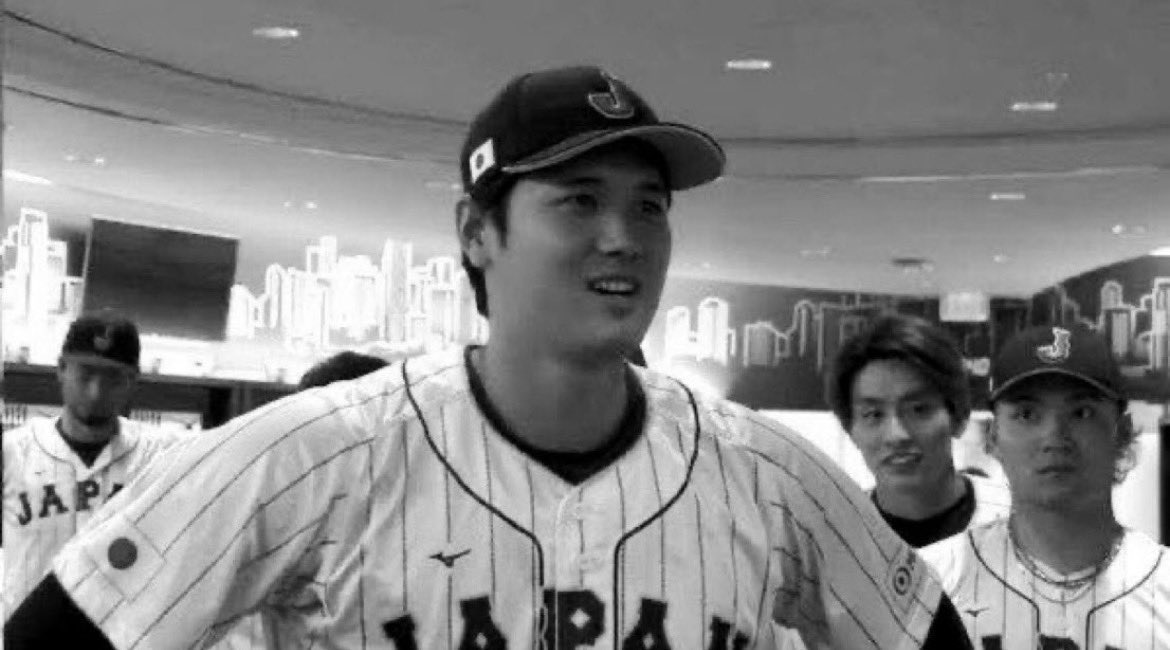 nimuraumihiro's tweet photo. 【親善試合で？】

僕からは１個だけ

憧れるのを、やめましょう

ファーストにボスラーがいたり、センターを見れば岡林がいるし、外野に細川がいたり…。 https://t.co/Pu9ccKlpaz