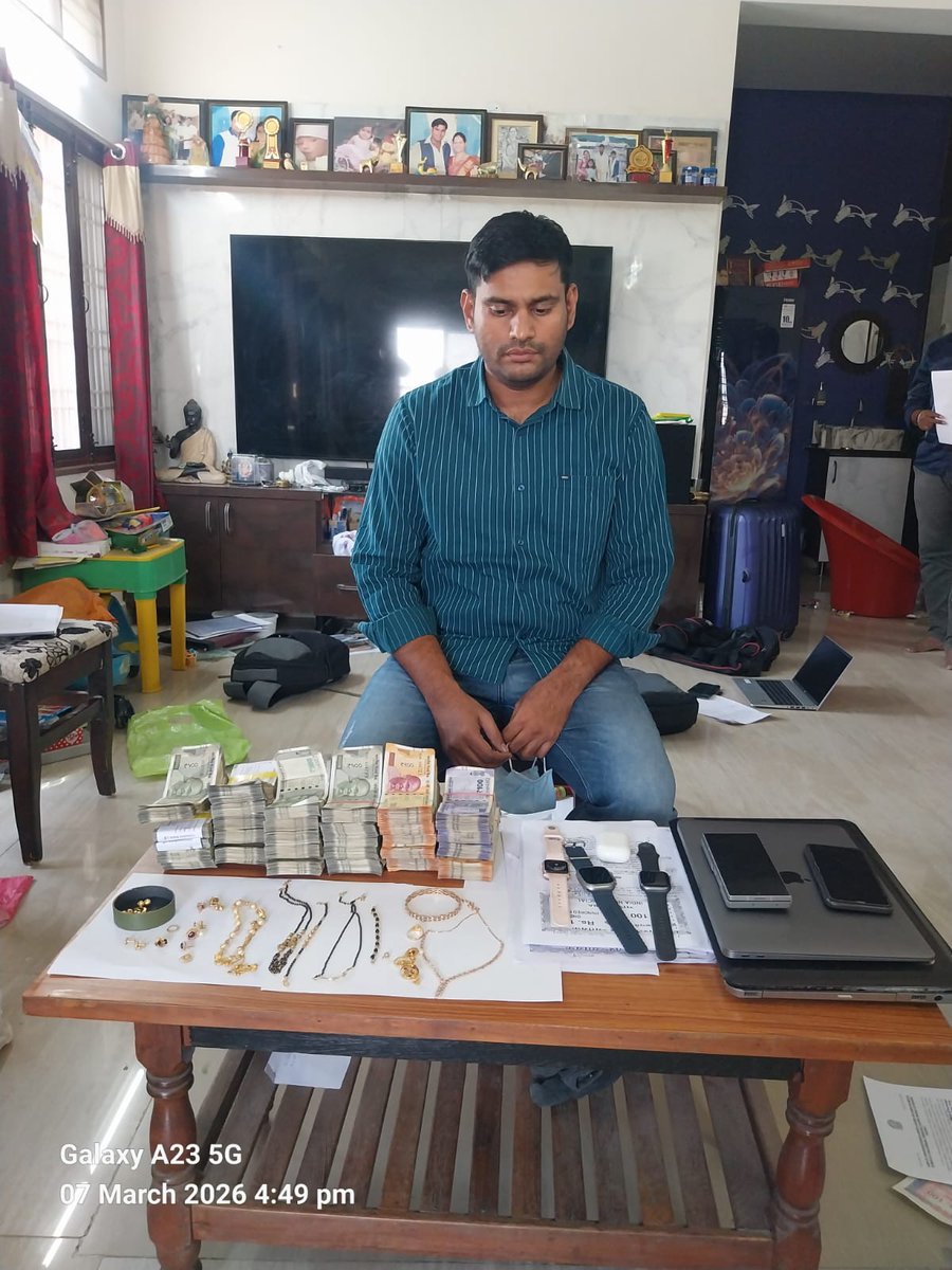 TelanganaACB's tweet photo. A #Disproportionate Assets to the known sources of Income has been registered by Telangana #ACB officials against Kamatam Sravan Kumar, Tahsildar, Gajwel Mandal of Siddipet District, R/o: Karimnagar for having acquired assets by indulging in unlawful practices and dubious means during his service.

Searches were conducted at the house of the Accused Officer and at 2 other places. During the searches documents pertaining to several movable and immovable properties including (02) houses, One Apartment (consisting of 6 flats) and (04) Open plots in Karimnagar Town Worth Rs. 2,47,33,540/-, Two wheelers (2) Worth Rs. 1,60,000/-, (01) Four wheeler Worth Rs. 30,00,000/-, Gold ornaments Worth Rs. 4,20,000/-, Household Articles Worth Rs. 15,66,000/-, apart from Net Cash of Rs. 11,90,000/- total Worth around Rs. 4. Crores/ were unearthed.

In case of demand of #bribe by any public servant, you are requested to contact #AnticorruptionBureau Telangana "Toll Free Number 1064" for taking action as per law. You can also be contacted through the WhatsApp (9440446106), Facebook (Telangana ACB) and Website: ( https://t.co/359g4K3W0H )
The details of the Complainant / Victim will be kept secret.

సిద్దిపేట జిల్లా, గజ్వేల్ మండల తహశీల్దార్‌గా పనిచేస్తున్న కామటం శ్రవణ్ కుమార్ (నివాసం: కరీంనగర్) పై #ఆదాయానికి మించిన ఆస్తుల కేసు నమోదైంది. తన సర్వీసు కాలంలో చట్టవిరుద్ధమైన పద్ధతులు మరియు సందేహాస్పద మార్గాల ద్వారా ఆస్తులను కూడబెట్టినట్లు ఇతనిపై ఆరోపణలు ఉన్నాయి.  
​ఈ నేపథ్యంలో తెలంగాణ #అవినీతినిరోధకశాఖ అధికారులు, నిందితుడైన అధికారి ఇల్లు మరియు మరో రెండు చోట్ల సోదాలు నిర్వహించారు. ఈ సోదాల్లో ఈ క్రింది ఆస్తులకు సంబంధించిన పత్రాలు లభ్యమయ్యాయి:

​స్థిర మరియు చరాస్తులు: కరీంనగర్ పట్టణంలో 2 ఇళ్లు, ఒక అపార్ట్‌మెంట్ (6 ఫ్లాట్లు), మరియు 4 ఖాళీ ప్లాట్లు. వీటి విలువ సుమారు రూ.2,47,33,540/-.  ​వాహనాలు: రూ.1,60,000/- విలువైన రెండు ద్విచక్ర వాహనాలు, మరియు రూ. 30,00,000/- విలువైన ఒక ఫోర్ వీలర్.  ​నగదు మరియు ఇతరాలు: రూ. 4,20,000/- విలువైన బంగారు ఆభరణాలు, రూ. 15,66,000/- విలువైన గృహోపకరణాలు మరియు రూ. 11,90,000/- నగదు.
​మొత్తంగా సుమారు రూ. 4 కోట్లకు పైగా విలువైన ఆస్తులను అధికారులు గుర్తించారు.  

ఒకవేళ ఏ ప్రభుత్వ సేవకుడు అయినా #లంచం అడిగినట్లయితే ప్రజలు దయచేసి తెలంగాణ #అవినీతినిరోధకశాఖ వారి "టోల్ ఫ్రీ నెంబర�� 1064 కు డయల్ చేయండి". అంతే కాకుండా వివిధ సామాజిక మాధ్యమాలయిన "వాట్సాప్ ( 9440446106), ఫేస్ బుక్ (Telangana ACB), ఎక్స్ (@TelanganaACB) మరియు వెబ్ సైట్ (https://t.co/359g4K3W0H ) ద్వారా కూడా తెలంగాణ #అనిశా ను సంప్రదించవచ్చును. 
"ఫిర్యాదుధారుల / బాధితుల వివరములు గోప్యంగా ఉంచబడును.