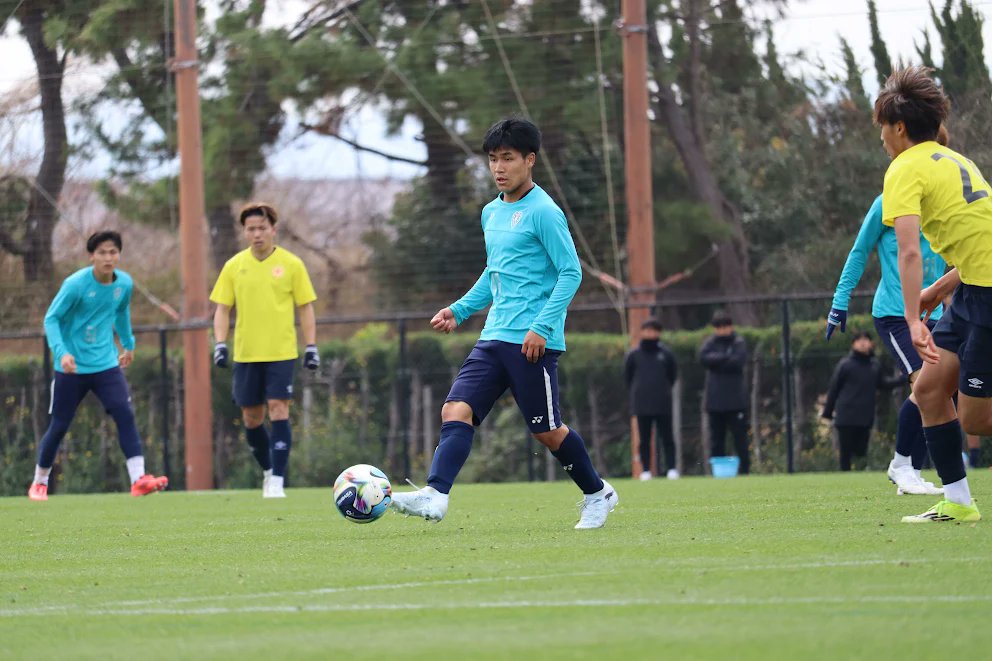 AvispaF's tweet photo. トレーニングマッチ結果報告⚽

🆚#ギラヴァンツ北九州
📍雁の巣球技場
🏟️約420人

1st (45分) 1-1
2nd (45分) 0-1

得点者
#シャハブザヘディ 選手

応援ありがとうございました🐝
#アビスパ福岡 https://t.co/2eopsOrpU6
