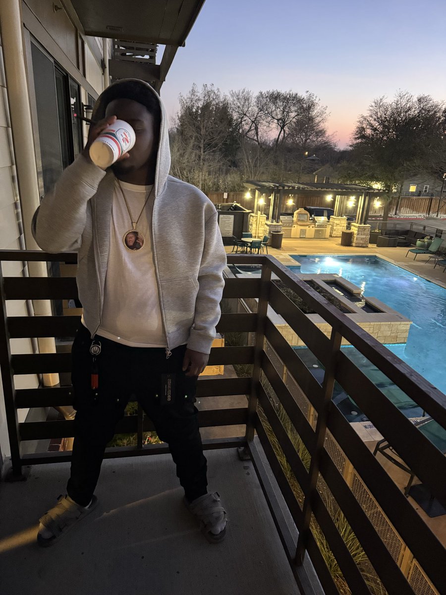 packmadecj's tweet photo. gave em extra legs dem niggas still can’t defeat me https://t.co/faDY5PjkLG