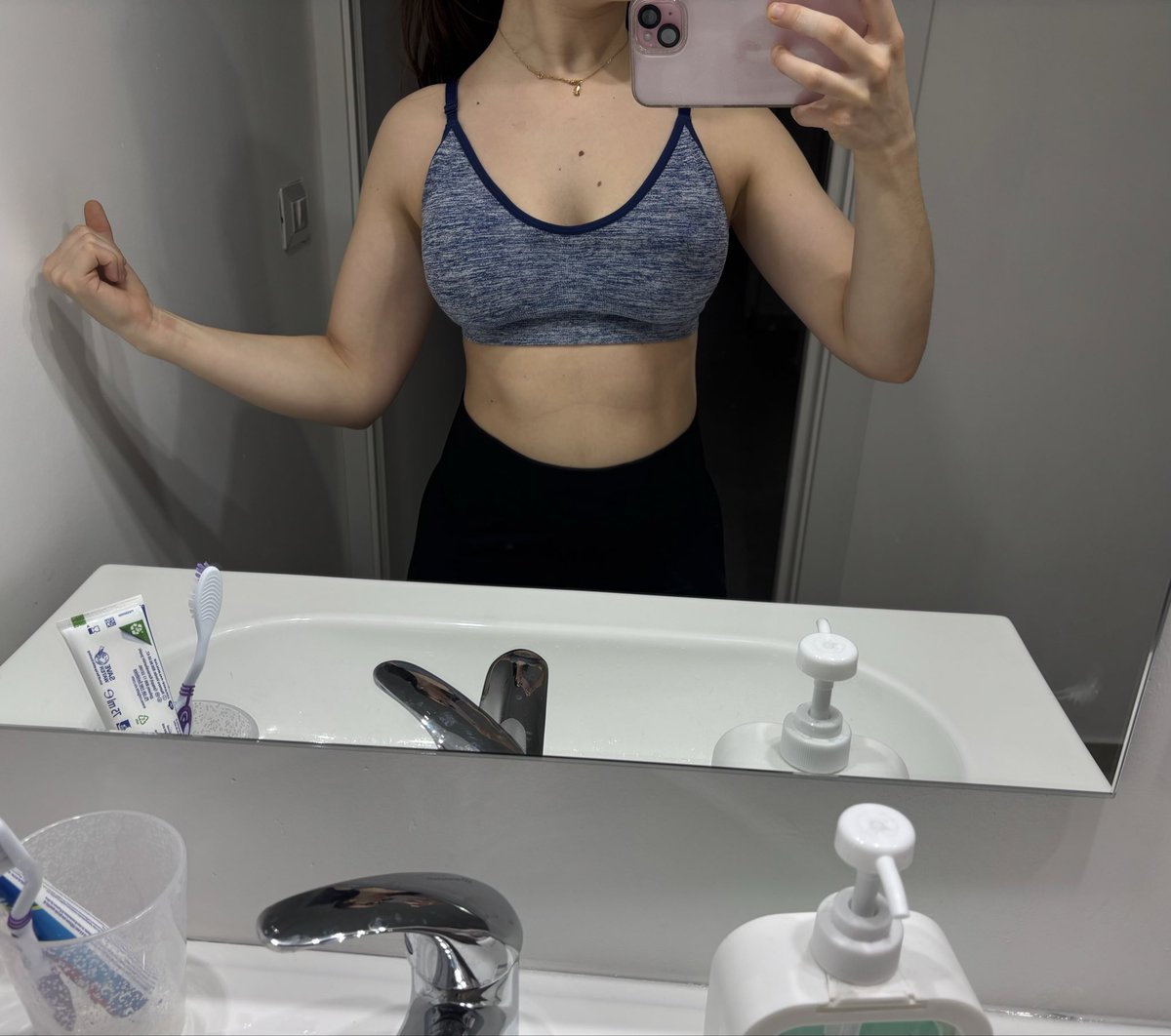 hel leehrax tweet media