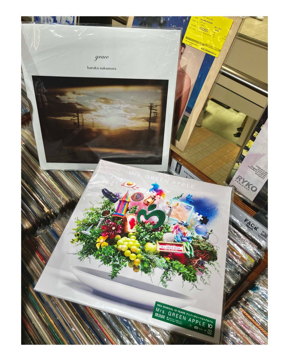 【🌟新譜 入荷情報🌟】
ブルーノ・マーズの待望のアルバム「ザ・ロマンティック」が当店にも店着！！
国内特別仕様！

また初めてのレコードにもオススメなMRS.GREEN APPLEのBEST盤や、haruka nakamura「grace」も再入荷！
お立ち寄りの際は新譜コーナーもチェックお願いいたします✨