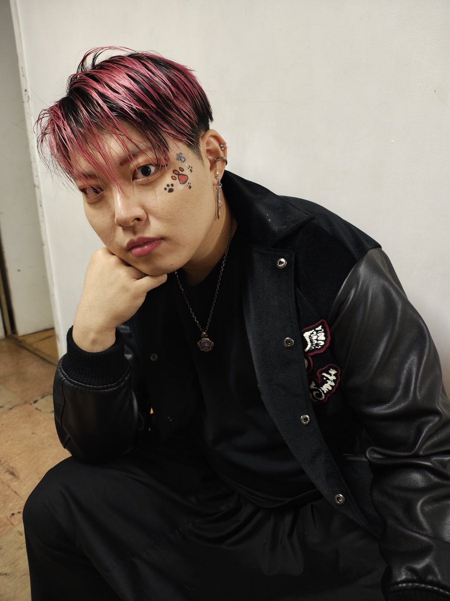 C'mon up!! vol.4改めましてありがとうございました！！
皆様と素敵な時間をすごせて幸せな1日でした！

メイクを担当してくれたのはゆにこぉんさん（<a href="/yniyni__/">ゆにこぉん🦄🪽</a> ）でございます！
本当にありがとね！

セトリは以下の内容でした！
渇愛論II
素敵なしゅうまつを！
セレナーデ
デリヘル呼んだら君が来た