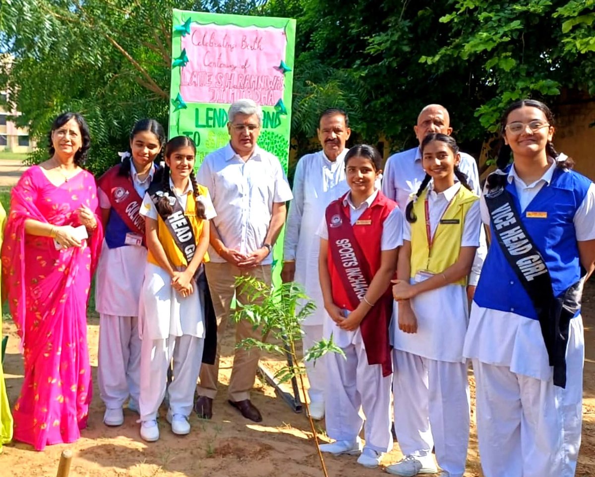MirdhaOne's tweet image. 🌸 International Women’s Day

May we know them. 
May we help grow them.

At Maharani Kishori Devi Girls School, Bikaner -  we are committed to nurturing confident, empowered girls who will shape a brighter future.

#InternationalWomensDay
#MKD #Bikaner