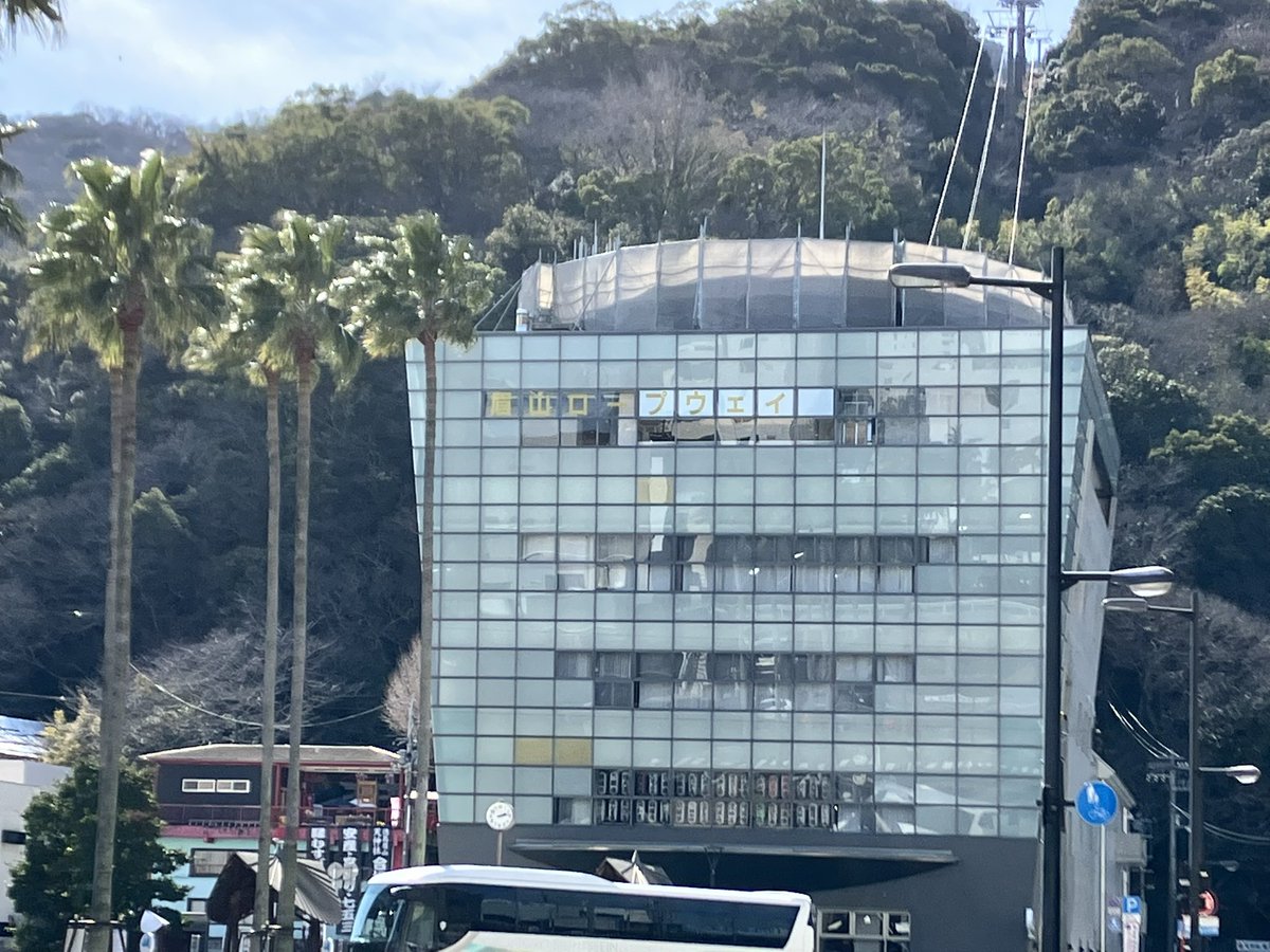 サムカワよん tweet media
