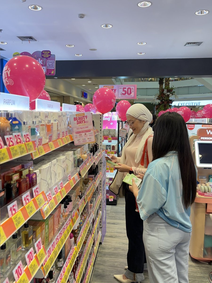 CrystalSch28955's tweet photo. Ga nyangka main ke Pondok Indah Mall 1 malah dapet produk Deorex gratis di Guardian. Katanya lagi campaign Hari Bebas Bau Badan, auto seneng sih ini https://t.co/La3oSJOw5a