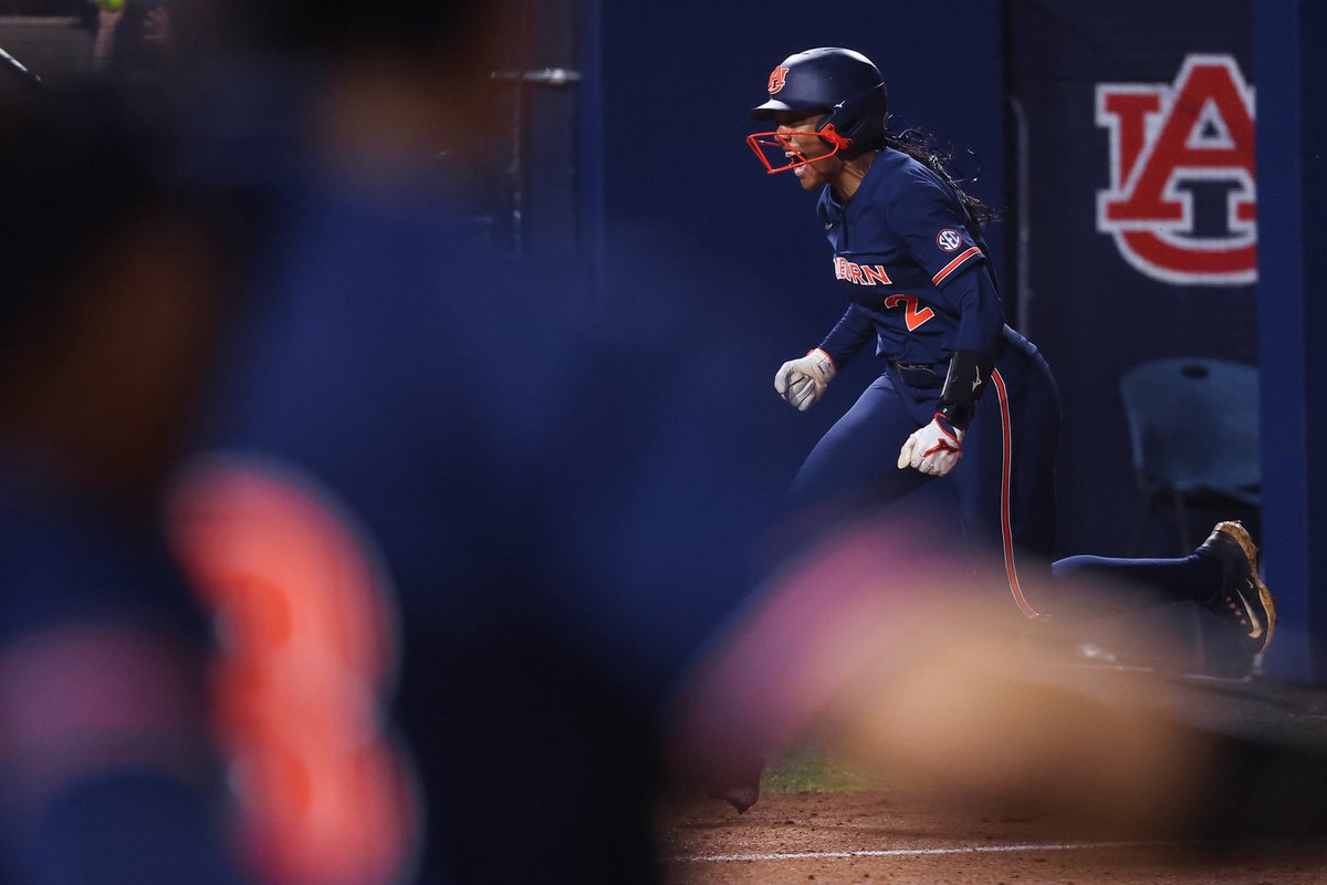 AuburnSoftball tweet picture