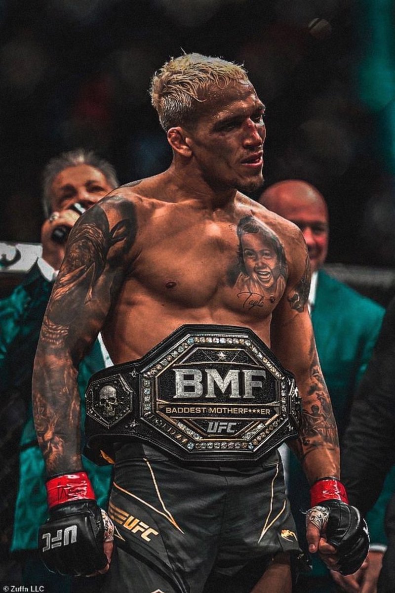 MoneyCristoUFC's tweet photo. OS HATERS DISSERAM: 

Charles vai ser nocauteado
Max Holoway é INQUEDAVEL
Queixo do Charles não é mais o mesmo

CHOREM HATERS!!! VÃO DORMIR SE RASGANDO.

CHARLES DO BRONX É O NOVO BMF DESSA PORRA! 🦁🇧🇷 https://t.co/ZQ1rjeunuL