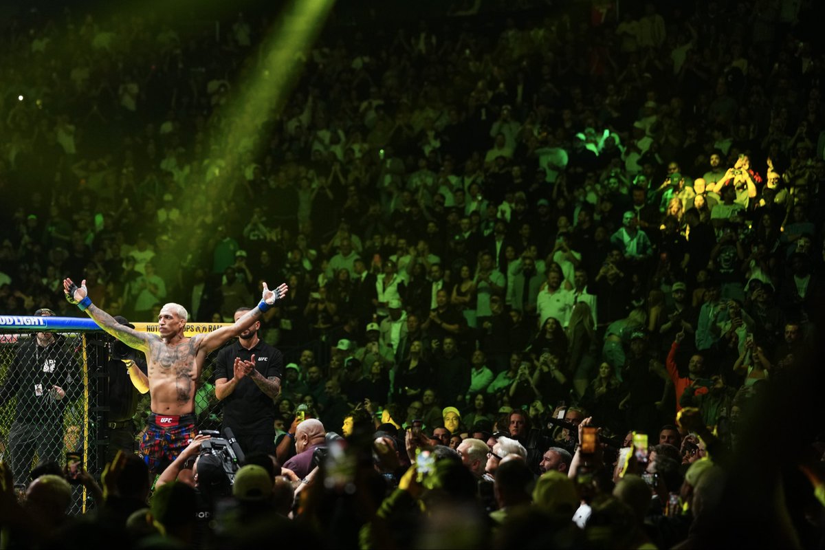 Uncrowned tweet media