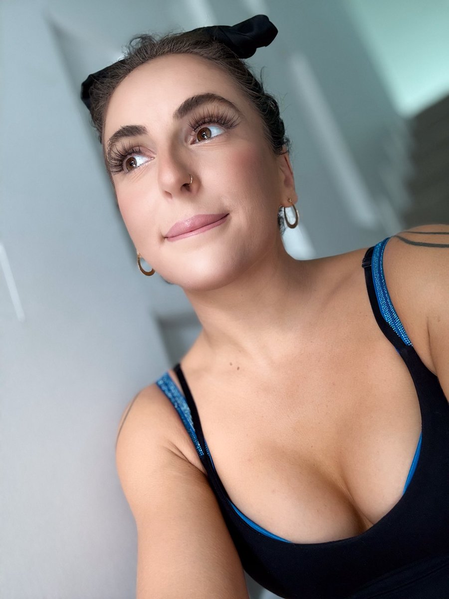 HoopsyDaisy 🌸 tweet media