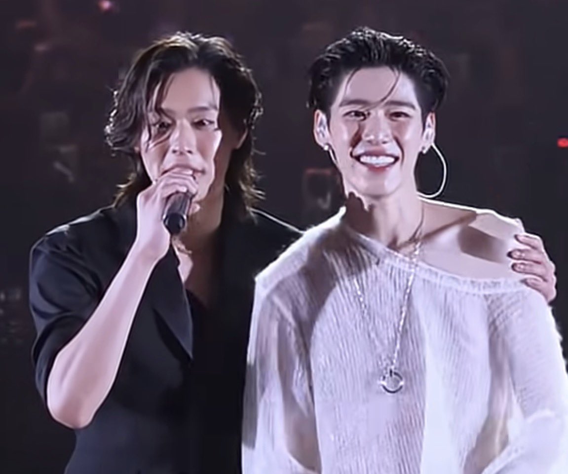 กุก็ไม่คิดว่าเอามาวางข้างกันจริงๆแล้วมันจะเหมือนขนาดนี้อะ