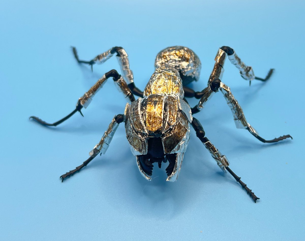 いきもの大図鑑とアルミホイルでギャバン・アーマイゼ作った