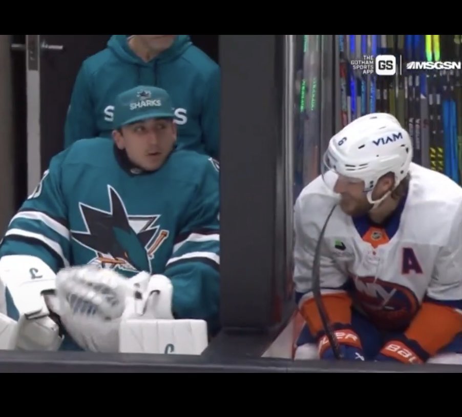 ekyszn's tweet image. my fav type of goalie pics #chillin