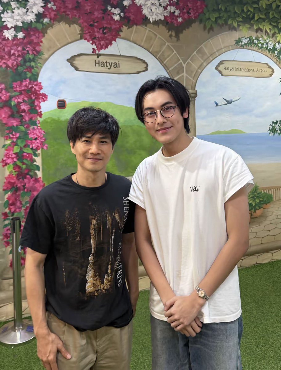 น้องกรตัวเท่าไหล่พี่ต้า             พี่ต้าตัวไหล่น้องกร

นอกจากตัวสูงขึ้น แล้วยังโตมาเป็นคุณศิลปินอีก ช้านจะร้องงงงงงงงง 🥺🥺🥺