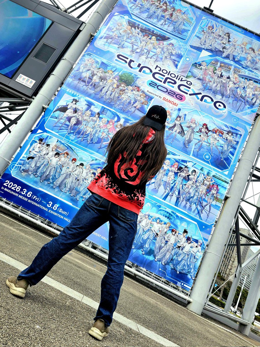 As promised, I have once again returned to Makuhari Messe.

Guess which stage I'm here for.

#hololiveEXPOfes2026