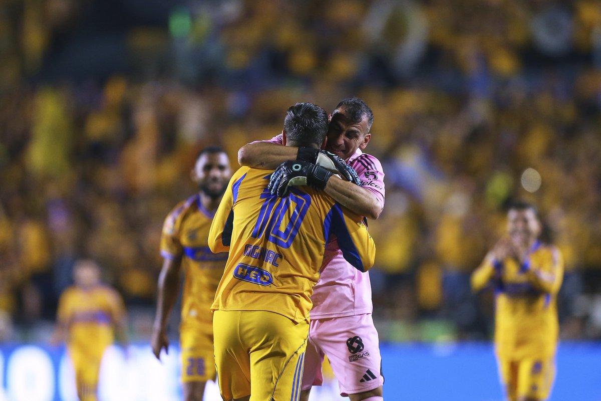 RafaDato2's tweet photo. Triunfo de Tigres

Gol de Gignac

Arco en 0 de Nahuel

Tal vez la última vez que se vea esa combinación en Clásico Regio

Si es el final ha sido una historia muy hermosa

“No llores porque terminó, sonríe porque sucedió” https://t.co/opobnG8ggB