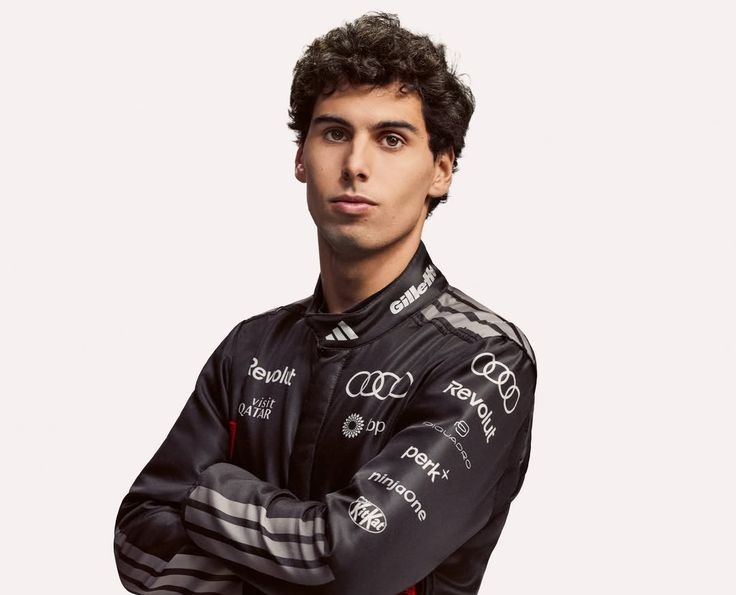formulalau's tweet photo. 🚨 VOCÊ SABIA?

O piloto brasileiro Gabriel Bortoleto pontuou em TODAS as etapas do campeonato de Fórmula 1 de 2026 até agora. Só ele e mais nove pilotos conquistaram essa marca.

Voa, Gabi! https://t.co/sI5zZlw6Ob