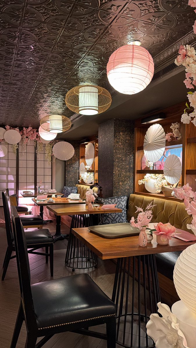 simpson_sasaki's tweet photo. Notch8 Restaurantでサクラアフタヌーンティーがやってたので先週行ってきた🌸 https://t.co/J796ijmBOW