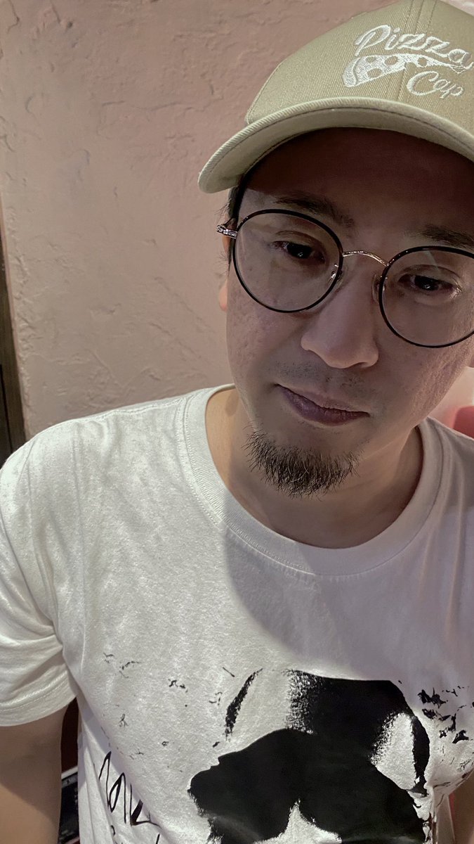 323necafe's tweet photo. 今回のホーム画面は
ストーカーに狙われてた時の顔お願いしますで
こちら頂戴しました
取り憑かれてる感ちょい増量のため色味加工してます
いつもありがとうございます https://t.co/HyB6jGVu4l