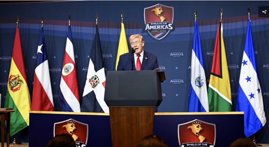 Decoride's tweet image. Trump afirma líderes latinoamericanos "están en peligro"

saturno.com.do/orbita/2026/tr…

Crea nueva "coalición militar" para erradicar cárteles de drogas

#Drogas #Carteles #DonaldTrump #saturno #saturnoticias #saturnodigitalrd