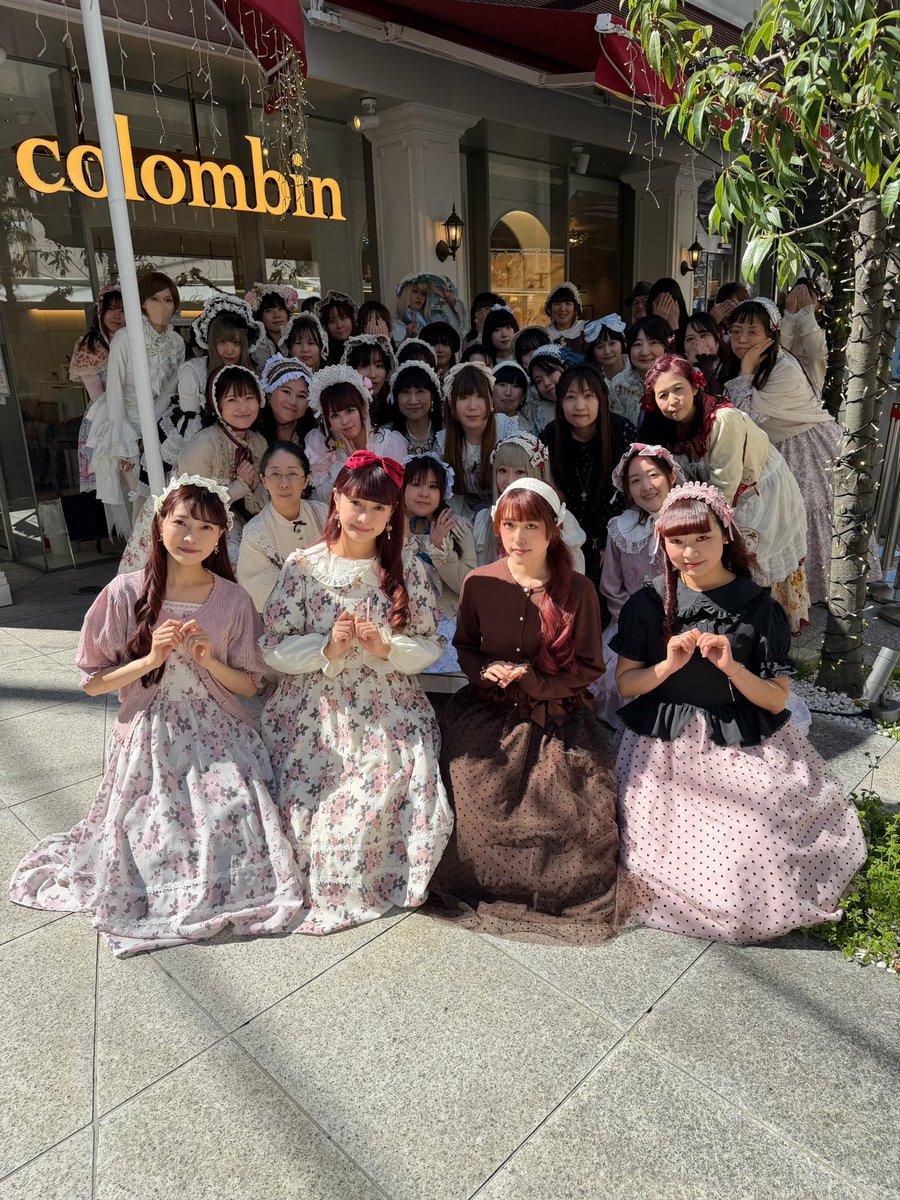 aokimisako's tweet photo. コロンバンさんでのお茶会ありがとうございました😊
皆様とおしゃべりしながら癒されました♡ https://t.co/9haYHqA35p