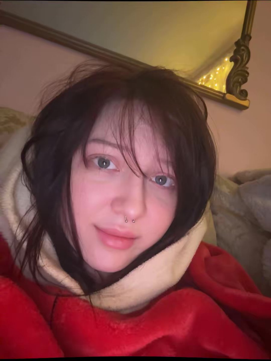 Laurinchhhe tweet media