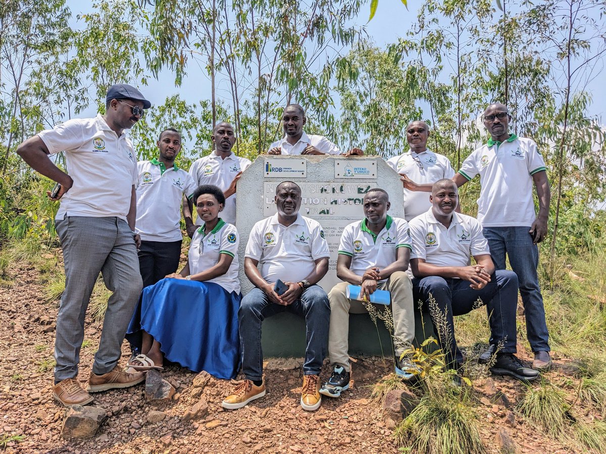 GisagaraNyc's tweet photo. Murwego rwo kwiga amateka, Abagize #Board y'ikigo cy'#Urubyiruko cya @GisagaraDistr @GISAGARAYEGO basuye Umuhora w'Amateka y'Urugamba rwo kubohora Igihugu rwatangiriye ka #Gitumba muri @NyagatareDistr kuwa 1/10/1990 @IntekoyUmuco @RwandaYouthArts @JRutaburingoga @RwandaSouth https://t.co/UjR2XXN7Hx