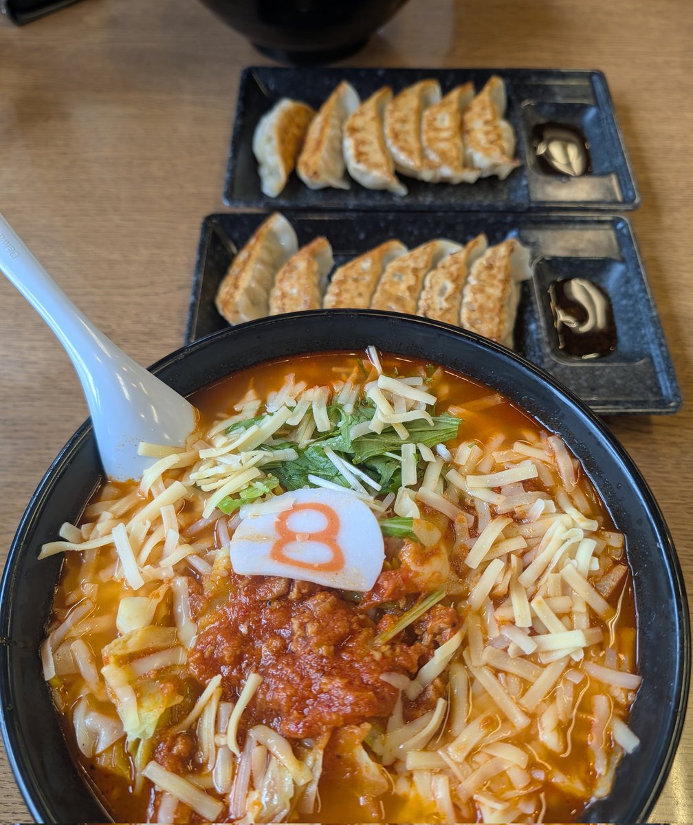 ハチ子 tweet media