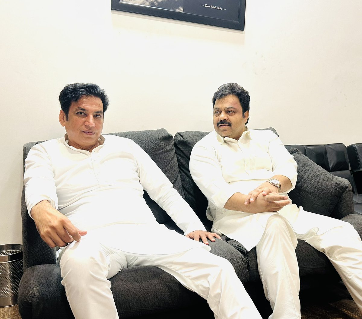 आज दिल्ली प्रदेश अध्यक्ष श्री <a href="/devendrayadvinc/">Devender Yadav</a> जी से मुलाक़ात की मुलाक़ात के दौरान दिल्ली प्रदेश कांग्रेस कमेटी अल्पसंख्यक विभाग द्वारा आगामी दिल्ली प्रदेश मुख्यालय 16 तारीख को होने वाले रोज़ा इफ़्तार की तैयारियों के लिए चर्चा की ।
<a href="/RahulGandhi/">Rahul Gandhi</a> <a href="/ShayarImran/">Imran Pratapgarhi</a>