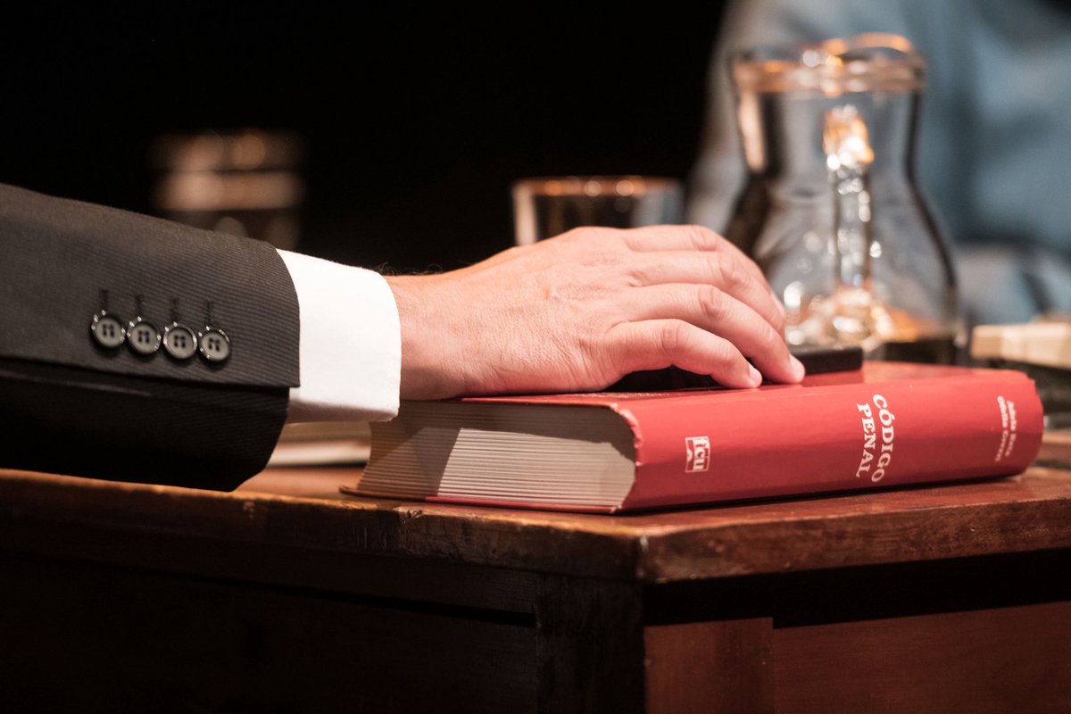 weproducciones's tweet photo. En IMPOSIBLE, lo posible también fue la mirada de Alejandro Persichetti, capaz de transformar la emoción de la escena en imágenes inolvidables. Jueves /viernes de marzo 20:30 hs El Tinglado
IMPOSIBLE de Erri De Luca
Walter Rey · Marcelo Ricci 
Dir: Sergio Dotta
@RedTicketsUY https://t.co/ulS0quHEEl