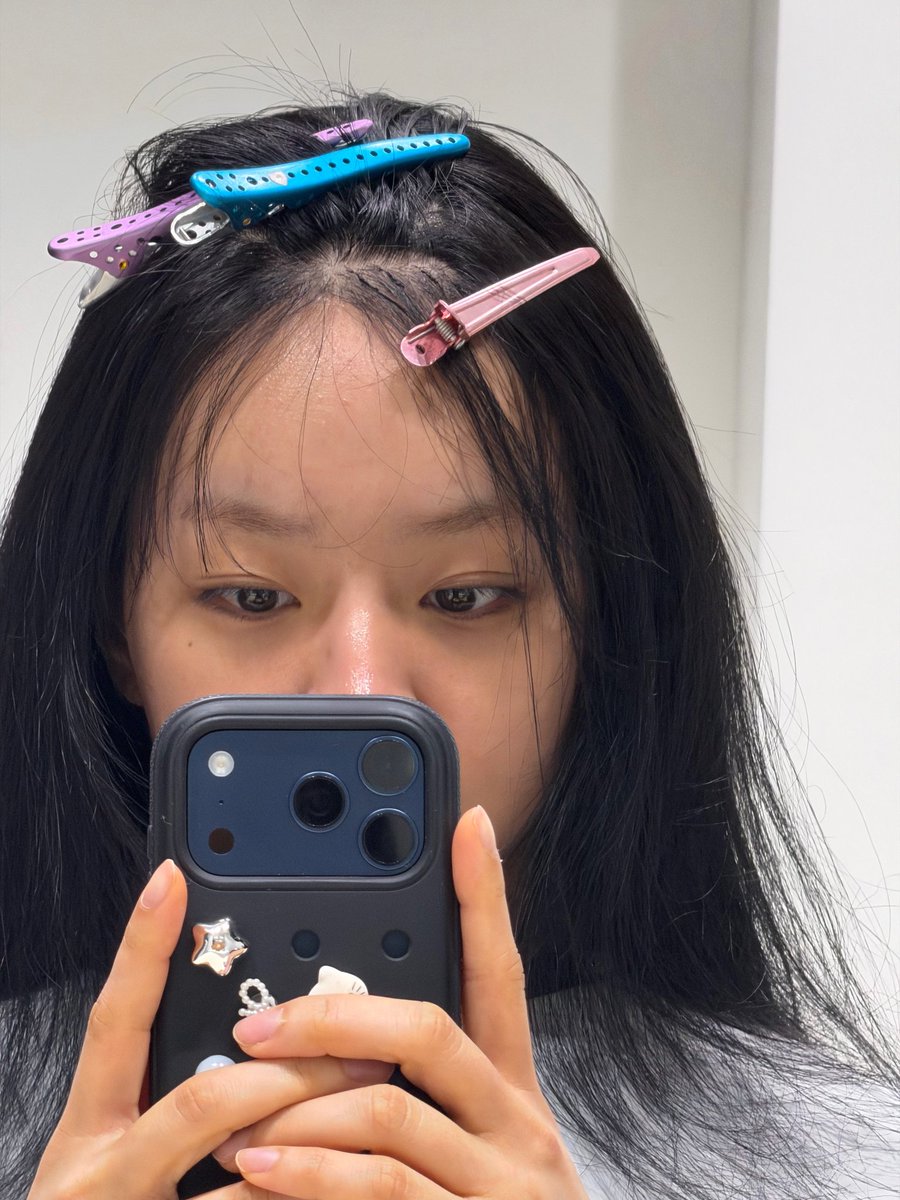 GLOBALHYERI's tweet photo. [03.08.26] 🫧 Bubble Update

—"One year anniversary?!"
—"Friendly Rivalry?!?"
—"Didn't you say it was our first anniversary last time?"
—"Ah, the end"
—"I see" 
—"🥰"
—"A commemorative photo"
—"😋"
—"I miss you too"
—🥹"
—"Of course, I miss you every day!"

#헤리 #HYERI 
#李惠利 #惠利
 #HYEROOMY