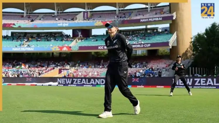 न्यूजीलैंड की स्टार तेज गेंदबाज ली ताहुहू ने वनडे फॉर्मेट से संन्यास का ऐलान कर दिया है।
 वो कीवी टीम के लिए एक सफल तेज गेंदबाज रही हैं. साल 2026 में महिला टी20 विश्व कप का आयोजन इंग्लैंड में होने जा रहा है 
ऐसे में वो अपना पूरा ध्यान टी20 फॉर्मेट पर लगाना चाहती हैं जिसके तहत