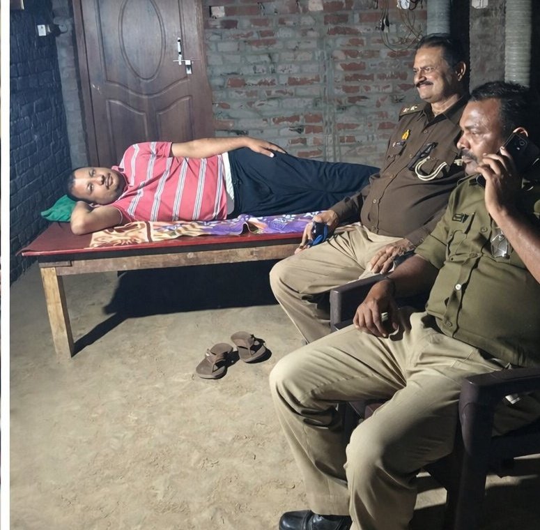 sonofdnmahatha's tweet image. देखिए दिल्ली पुलिस की तानाशाही सवर्ण समाज के खिलाफ आप उनके वोटर हो इसीलिए आपके साथ ये किया जा रहा है यदि विरोधी होते तो आपको चाय पानी नाश्ता बड़ा बड़ा गाड़ी के साथ स्वागत करते।

#UGC_Roll_Back 
#UGCRollBack 
@SawarnArmychief 
@DelhiPolice 
@BJP4India 
@BJP4Delhi 
@gupta_rekha