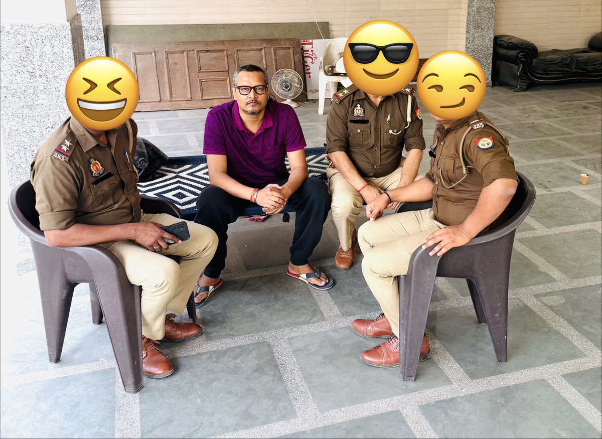 sonofdnmahatha's tweet image. देखिए दिल्ली पुलिस की तानाशाही सवर्ण समाज के खिलाफ आप उनके वोटर हो इसीलिए आपके साथ ये किया जा रहा है यदि विरोधी होते तो आपको चाय पानी नाश्ता बड़ा बड़ा गाड़ी के साथ स्वागत करते।

#UGC_Roll_Back 
#UGCRollBack 
@SawarnArmychief 
@DelhiPolice 
@BJP4India 
@BJP4Delhi 
@gupta_rekha