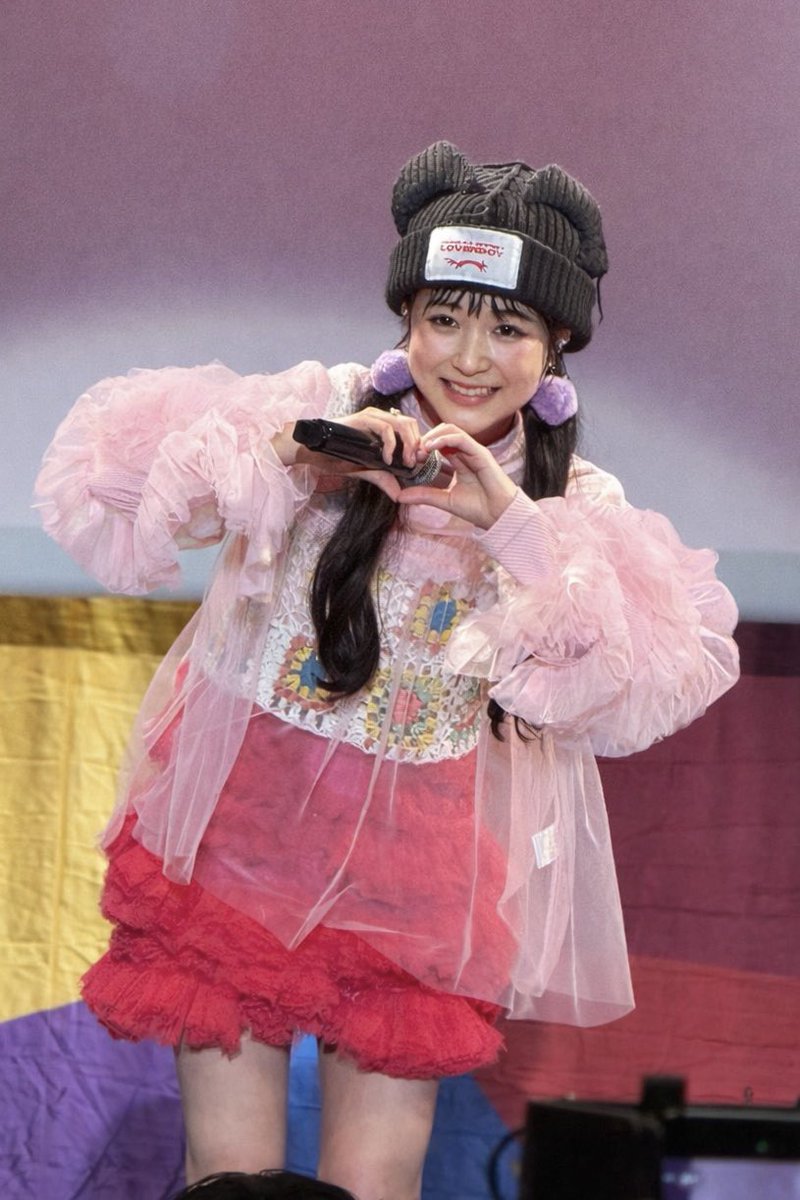 ___saku__39's tweet photo. らこパ昼の部！！🌸
念願のサインボールゲット😭
さくちゃんありがとう！！
そして、衣装も髪型も最強に可愛かった！！😘🫶
遠かったから元々画質悪かったけど、チャッピーにお願いしたらこんなに綺麗に✨
 #大原櫻子  #らこパ https://t.co/8dvY0JkyxO