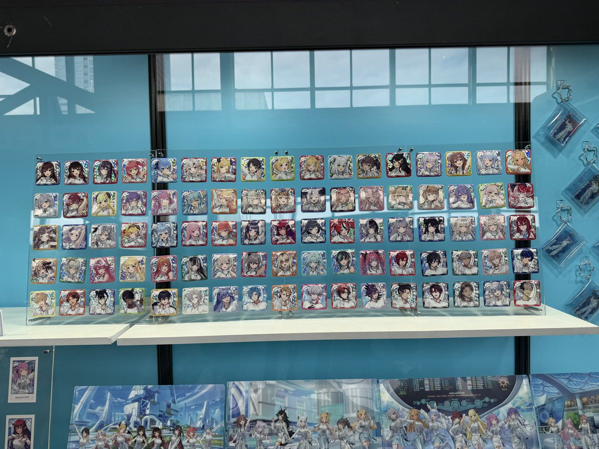 spurscointos's tweet photo. @hololive_goods 缶バッジ展示です https://t.co/AdxycmHc64