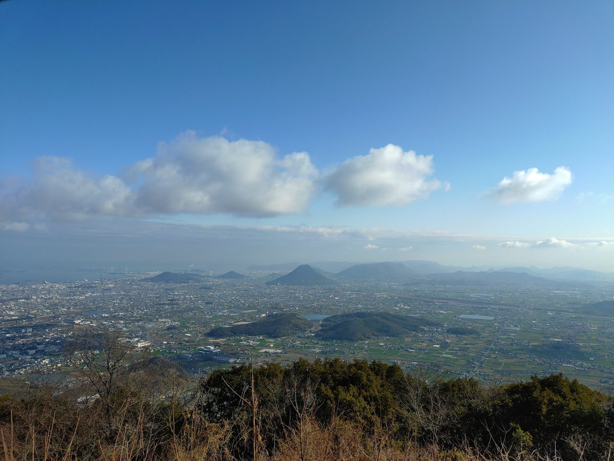ashash663's tweet photo. こんぴらさん（金刀比羅宮）参拝のついでに周囲の山を登ってきた。
ついでと言いつつも、行動時間のほとんどは登山だったけど。 https://t.co/KllZDhG10H