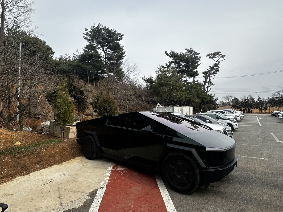 Teslider tweet media