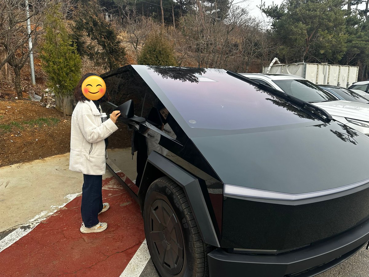 Teslider tweet media