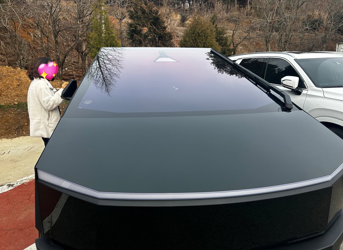 Teslider tweet media