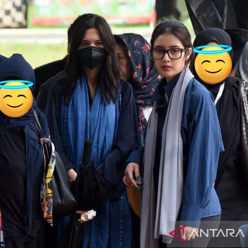 Dibalik kisah kasihnya vidi sheila, ada sahabatnya yg selalu setia di samping sheila yaitu fita. Salut.