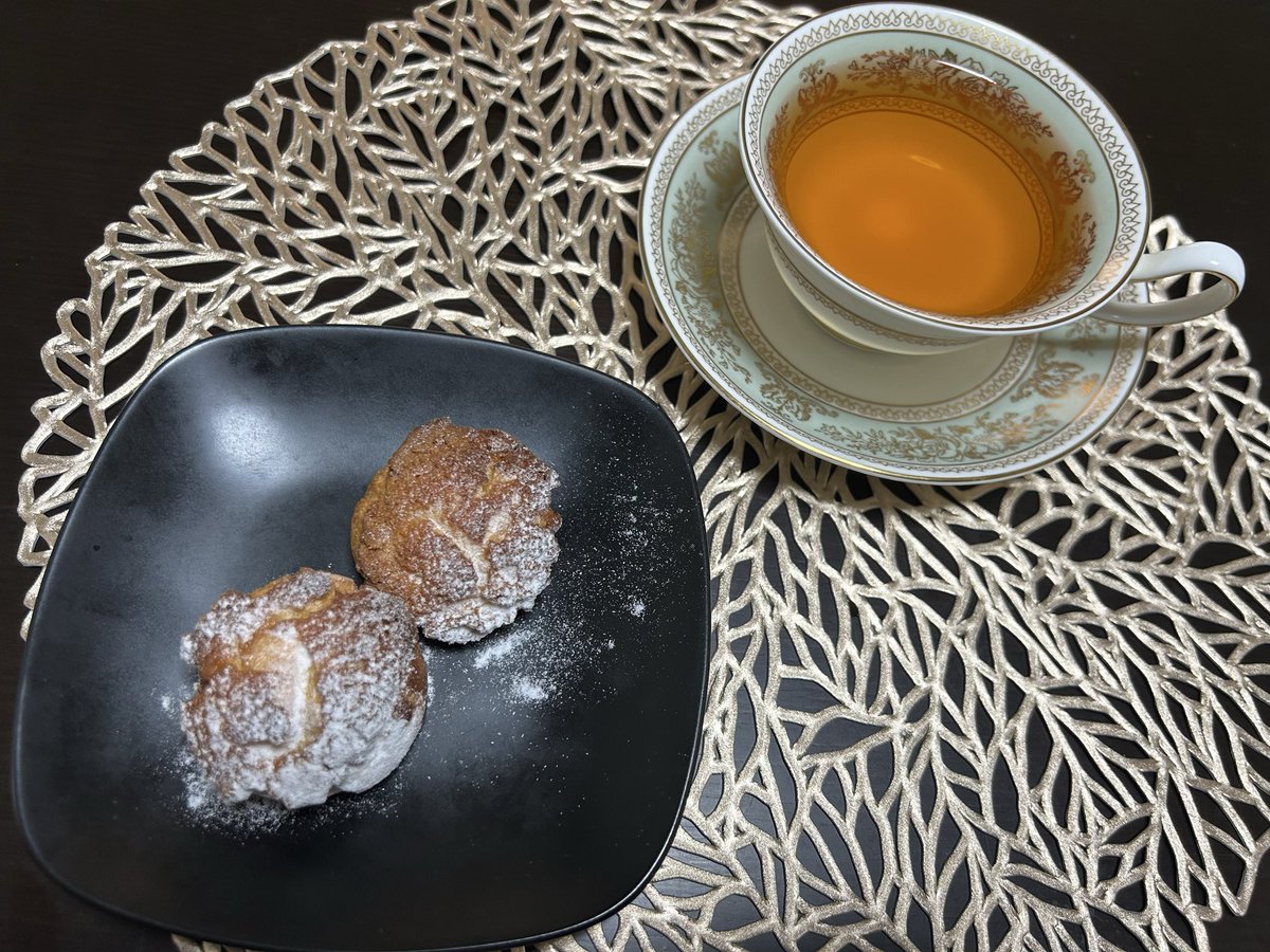venus_wagon's tweet photo. 昨日のモーニングの後🥐
とっても素敵な雑貨屋さんと🧺
ブリュレシュークリームを買いに꙳◝👟
ちょっと並んだけど𓂃🫧
カスタードクリームたっぷりでとっても美味しかった♡
 #GFLATinteriorshop  #KOGASHI https://t.co/C4rlfZIdXp