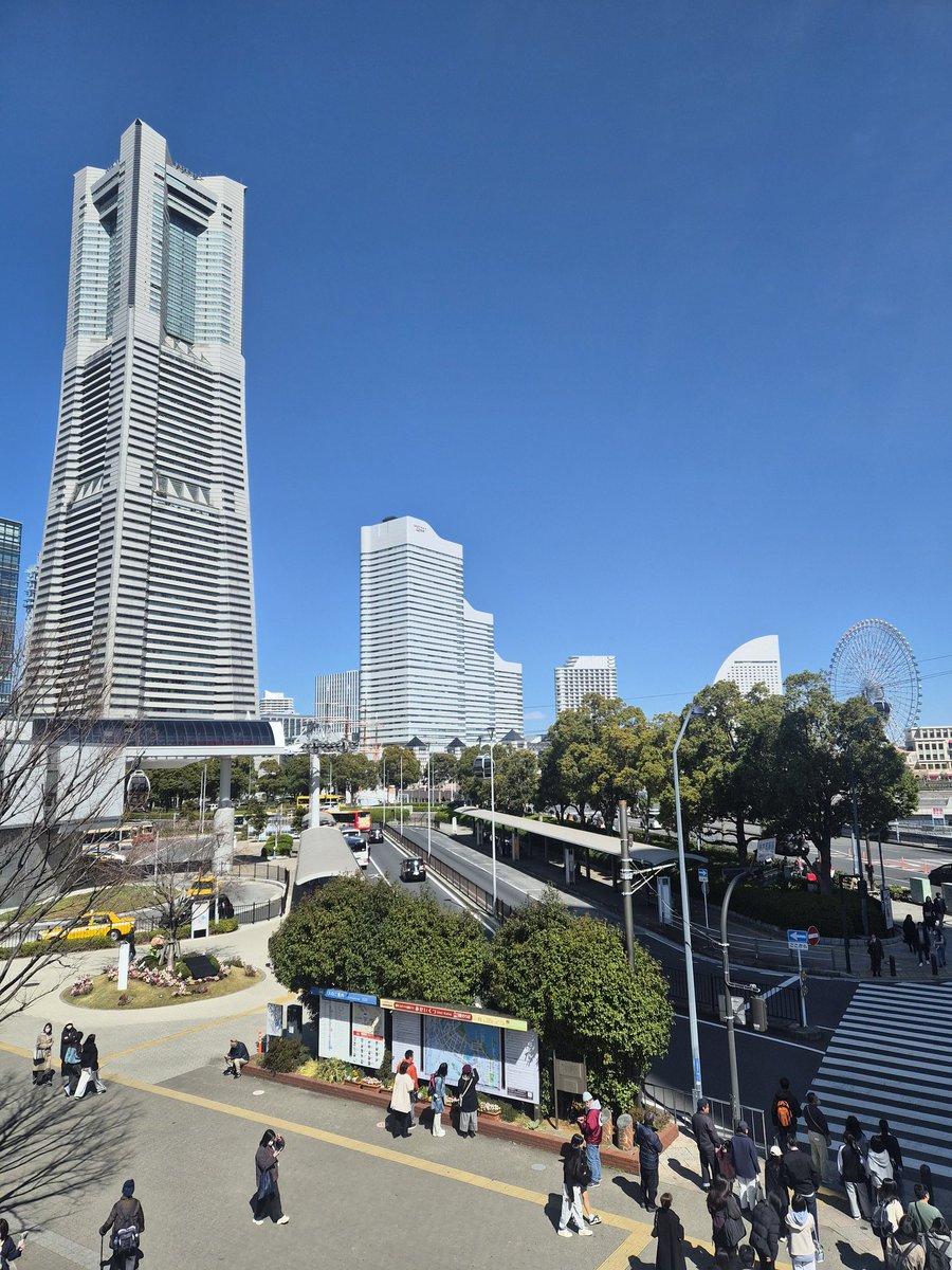 fire_walk_with's tweet photo. まだ信じられないけど、
真矢さんの献花式に行ってきました。
場内ライブ音源が流れていたのですが、献花する時になってドラムソロの場面になって目の前の写真の真矢さんとドラムソロの落差があまりにも…

ゆっくり受け止めていきます。真矢ーってコールしたかったなぁ。 https://t.co/qixaUlePYM