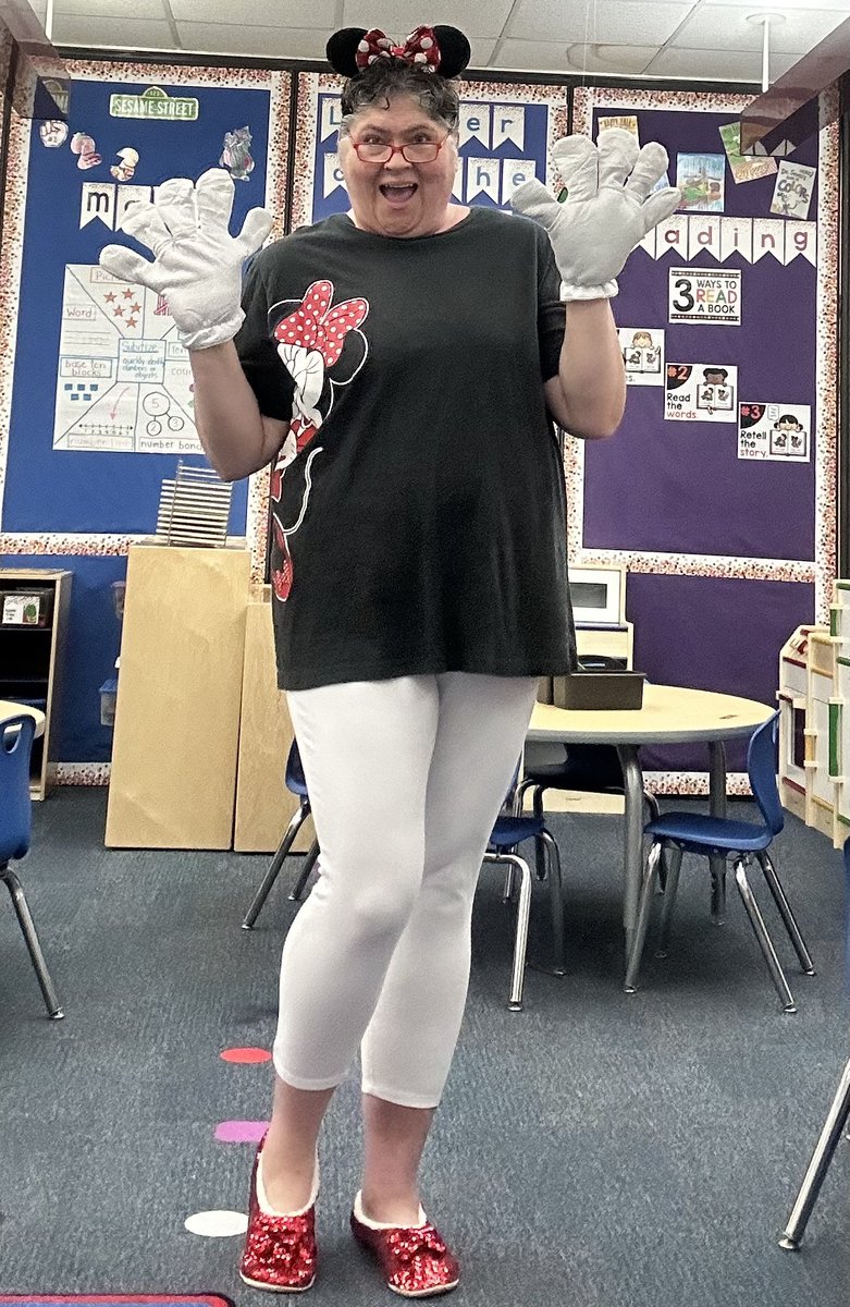 KellyCampbell76's tweet photo. Just another dress up day! #PreK #teacher #minniemouse https://t.co/NFKLpYRrB7