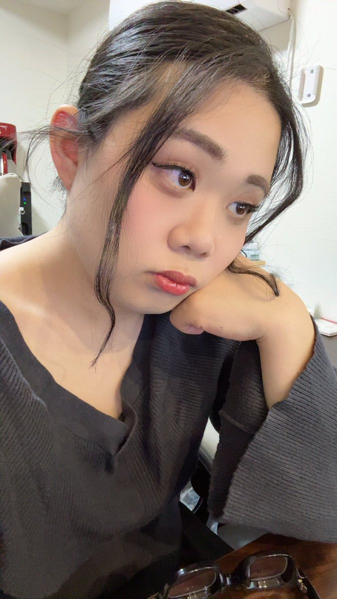 yukapi00's tweet photo. 上司にお説教受けてる最中のわたし https://t.co/vLh2MlM0ZJ