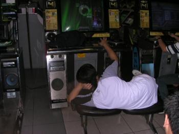 우와 이 사진 아직도 있다니ㅋㅋ
나 스무살 때 수유 이지투 사쓰 사진ㅋㅋ
29살쯤에 이 사진이 갑자기 왠 뉴스에 뜨기도 해서 당황했던 기억이 있네ㅋㅋ