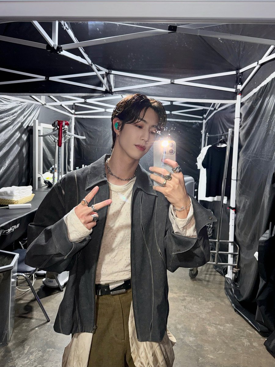 MaMewMark's tweet photo. คำถามเดียวในตอนนี้เลย
พี่มาร์คกลับมาใช้ iphone15 ทำไม???
iphone17,แตก,พัง,สูญหาย คือหนูขี้เผือกอ่าอยากรู้ๆๆ 5555555555555555555
.
#MarkTuan https://t.co/fJ63jTtxeE