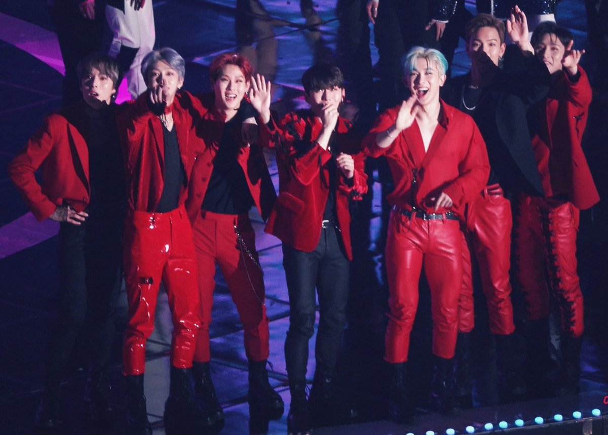MlNGGOMBEBE's tweet photo. this will always be one of my favorite photo of monsta x 🥹 they all look so happy recognizing monbebe in the sea of crowd 🤍 https://t.co/zfZAu6DIE3