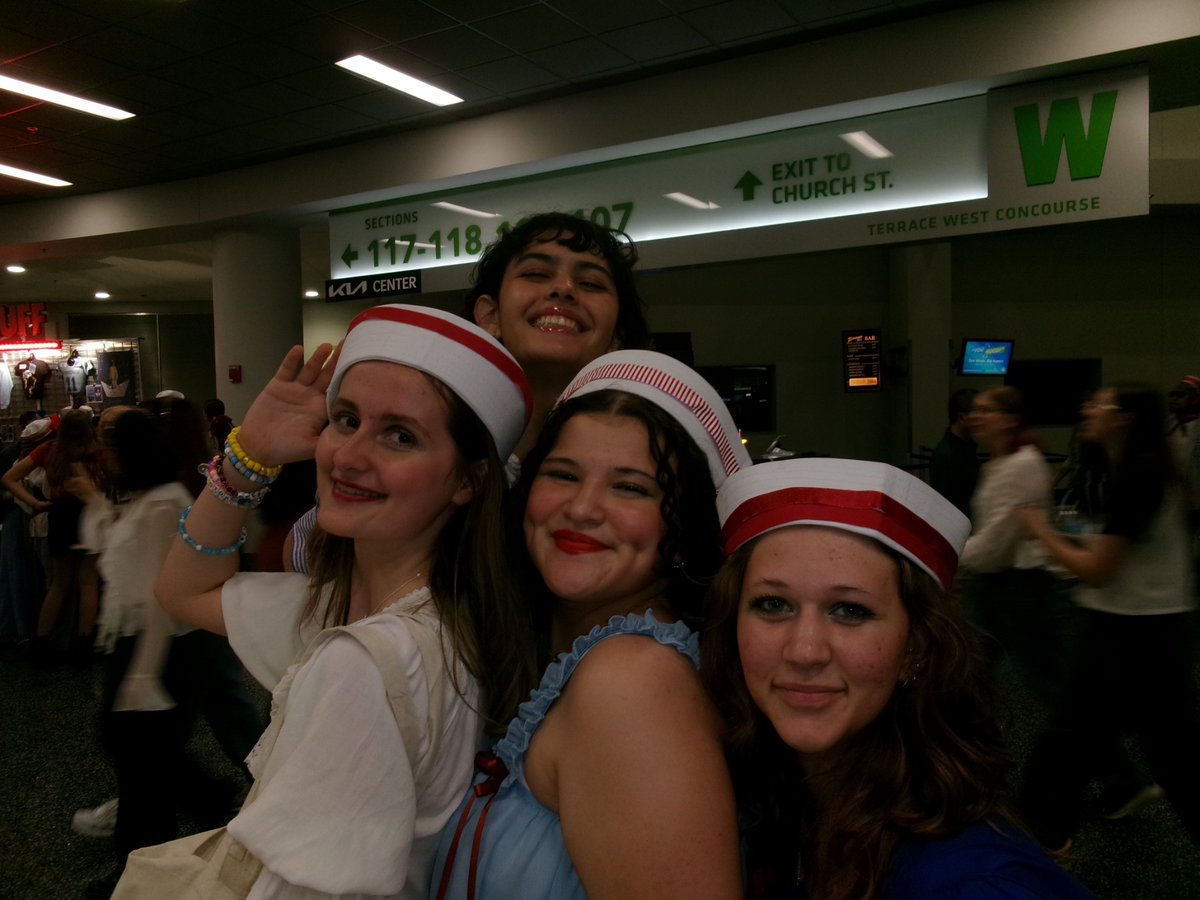 haylee ⚓️ MOTHS tweet media